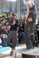 PEOPLE - Paris Fashion Week: Vivienne Westwood auf dem Catwalk