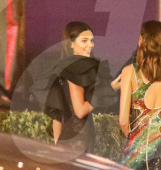 PEOPLE - Kendall Jenner zeigt viel Haut an der Vanity Fair Party
