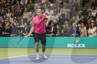 PEOPLE - Für den guten Zweck spielt Roger Federer mit Bill Gates Tennis