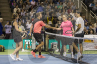PEOPLE - Für den guten Zweck spielt Roger Federer mit Bill Gates Tennis