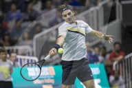 PEOPLE - Für den guten Zweck spielt Roger Federer mit Bill Gates Tennis