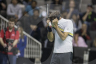 PEOPLE - Für den guten Zweck spielt Roger Federer mit Bill Gates Tennis