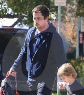 EXKLUSIV - Christian Bale bringt den Nachwuchs zur Schule