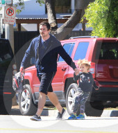 EXKLUSIV - Christian Bale bringt den Nachwuchs zur Schule