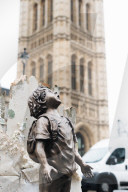 NEWS - London: 'Save the Children Statue' gegen den Krieg in Jemen