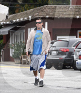 EXKLUSIV - Adam Sandler trägt ein "Nom-Nom Pac-Man"-T-Shirt