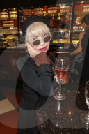 PEOPLE -Ulknudel Ingrid Steeger bei der Theaterpremiere "Was dem einen recht ist" in München