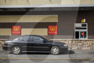 NEWS - Weltbekannte Fastfoodkette dreht ihr Logo aus Solidarität am Internationalen Frauen