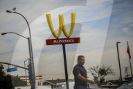 NEWS - Weltbekannte Fastfoodkette dreht ihr Logo aus Solidarität am Internationalen Frauen