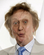 PEOPLE - Der britische Komödiant Ken Dodd stirbt im Alter von 90 Jahren