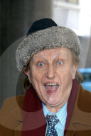 PEOPLE - Der britische Komödiant Ken Dodd stirbt im Alter von 90 Jahren