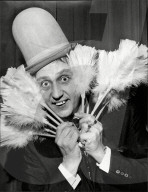 PEOPLE - Der britische Komödiant Ken Dodd stirbt im Alter von 90 Jahren