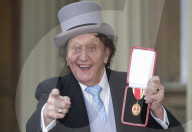 PEOPLE - Der britische Komödiant Ken Dodd stirbt im Alter von 90 Jahren