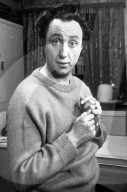 PEOPLE - Der britische Komödiant Ken Dodd stirbt im Alter von 90 Jahren