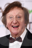 PEOPLE - Der britische Komödiant Ken Dodd stirbt im Alter von 90 Jahren