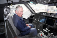 PEOPLE - Prinz Charles besucht den Flughafen Heathrow