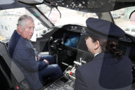 PEOPLE - Prinz Charles besucht den Flughafen Heathrow