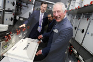 PEOPLE - Prinz Charles besucht den Flughafen Heathrow