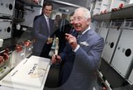 PEOPLE - Prinz Charles besucht den Flughafen Heathrow