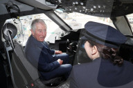 PEOPLE - Prinz Charles besucht den Flughafen Heathrow