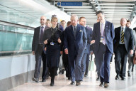 PEOPLE - Prinz Charles besucht den Flughafen Heathrow
