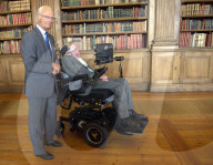 PEOPLE - Stephen Hawking ist im Alter von 76 Jahren gestorben