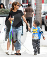 PEOPLE - Halle Berry mit den Kids auf dem Weg zum Zahnarzt