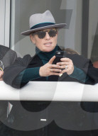 PEOPLE - Schwangere Zara Tindall besucht das Cheltenham Festival