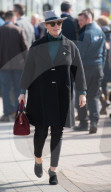 PEOPLE - Schwangere Zara Tindall besucht das Cheltenham Festival