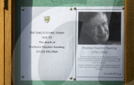 NEWS - Cambridge: Trauer um Stephen Hawking 