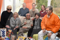 PEOPLE - Ein Geburtstagskarte von Heino für den 110-Jährigen Gerhart Schneider aus Bad Münstereife