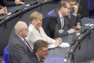  NEWS - Berlin: Gratulationen und Blumen fŸr Kanzlerin Angela Merkel 