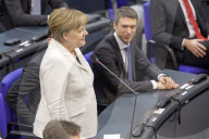  NEWS - Berlin: Gratulationen und Blumen fŸr Kanzlerin Angela Merkel 