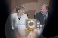  NEWS - Berlin: Gratulationen und Blumen für Kanzlerin Angela Merkel 
