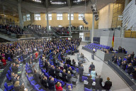  NEWS - Berlin: Gratulationen und Blumen fŸr Kanzlerin Angela Merkel 