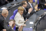  NEWS - Berlin: Gratulationen und Blumen fŸr Kanzlerin Angela Merkel 