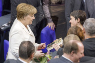  NEWS - Berlin: Gratulationen und Blumen fŸr Kanzlerin Angela Merkel 