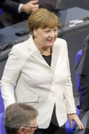  NEWS - Berlin: Gratulationen und Blumen fŸr Kanzlerin Angela Merkel 