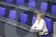  NEWS - Berlin: Gratulationen und Blumen fŸr Kanzlerin Angela Merkel 