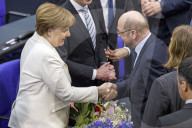  NEWS - Berlin: Gratulationen und Blumen fŸr Kanzlerin Angela Merkel 