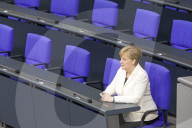  NEWS - Berlin: Gratulationen und Blumen fŸr Kanzlerin Angela Merkel 