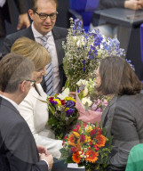  NEWS - Berlin: Gratulationen und Blumen fŸr Kanzlerin Angela Merkel 