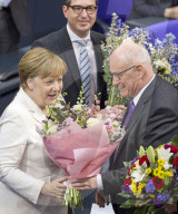  NEWS - Berlin: Gratulationen und Blumen fŸr Kanzlerin Angela Merkel 