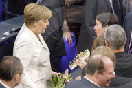  NEWS - Berlin: Gratulationen und Blumen fŸr Kanzlerin Angela Merkel 