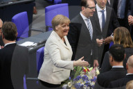  NEWS - Berlin: Gratulationen und Blumen für Kanzlerin Angela Merkel 