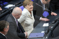  NEWS - Berlin: Gratulationen und Blumen für Kanzlerin Angela Merkel 