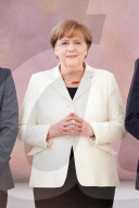  NEWS - Berlin: Gratulationen und Blumen für Kanzlerin Angela Merkel 