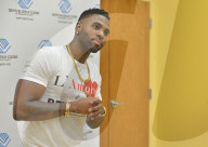 PEOPLE - Jason Derulo turnt mit Kids für den guten Zweck