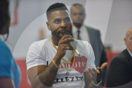 PEOPLE - Jason Derulo turnt mit Kids für den guten Zweck