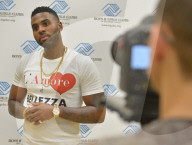 PEOPLE - Jason Derulo turnt mit Kids für den guten Zweck